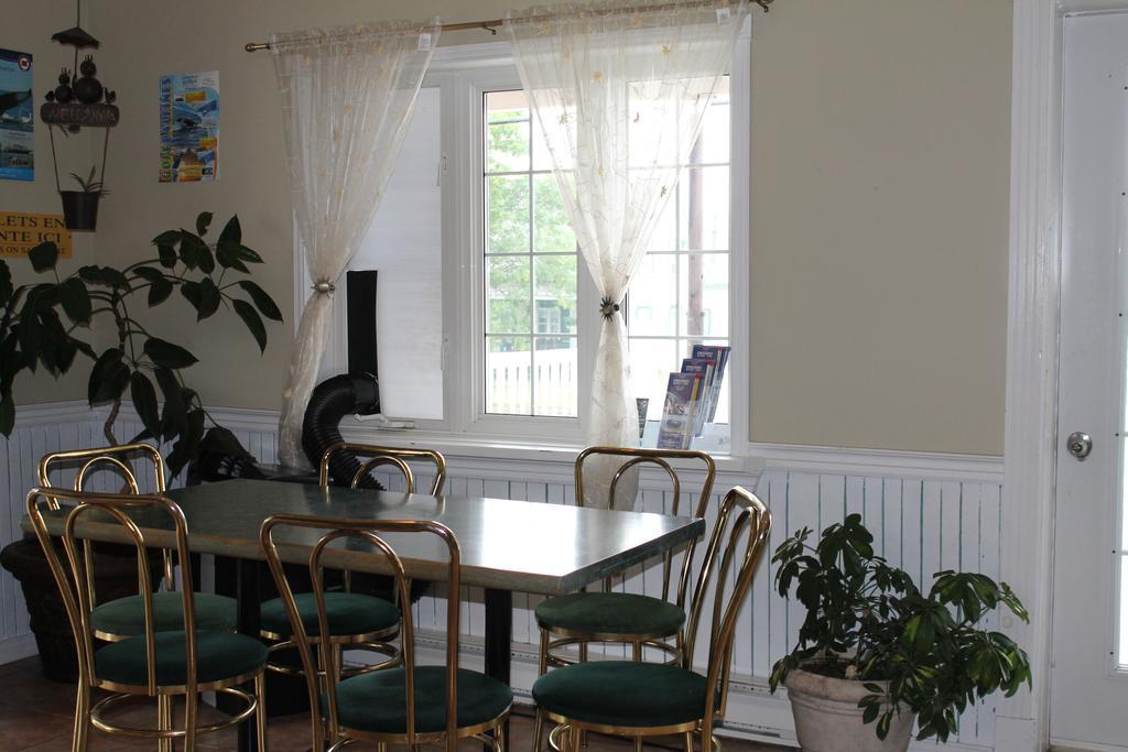 Auberge Chez Caro Sacre-Coeur Екстериор снимка